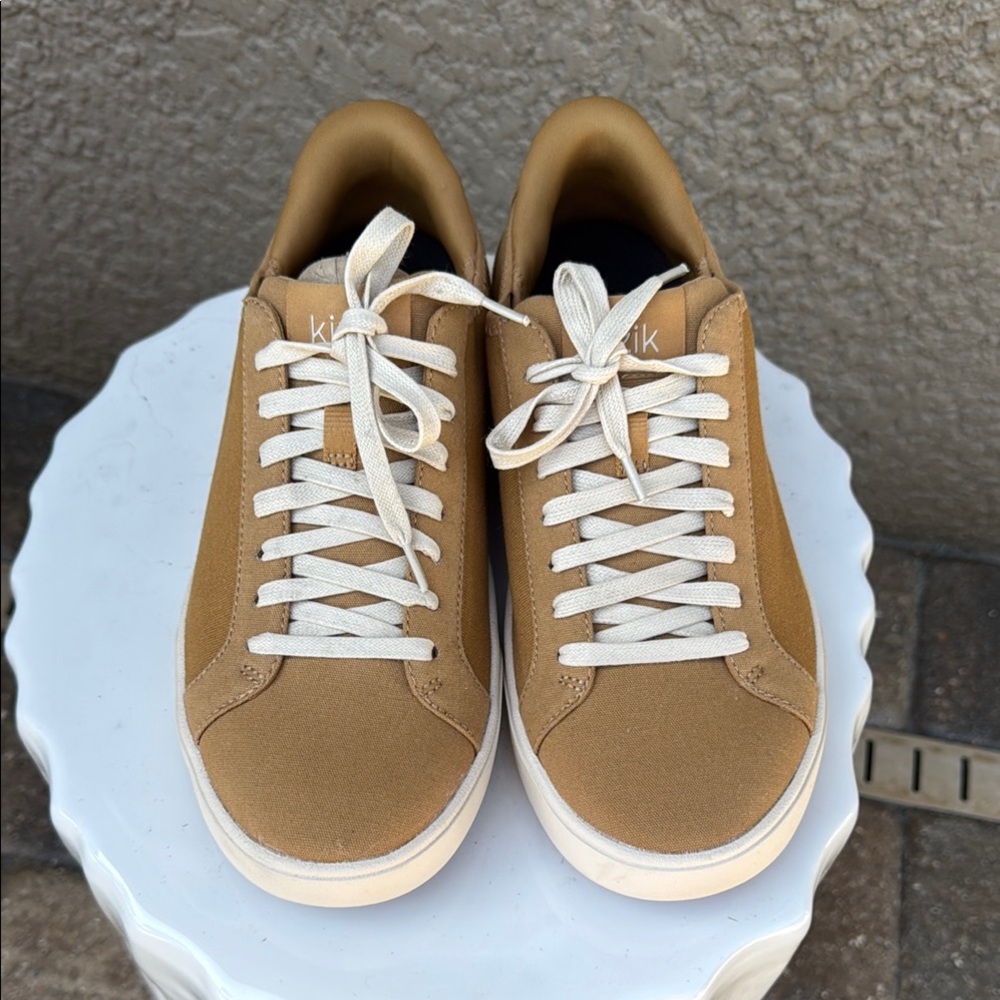 Kizik “Irvine” canvas. Mens 8. W 9.5 New